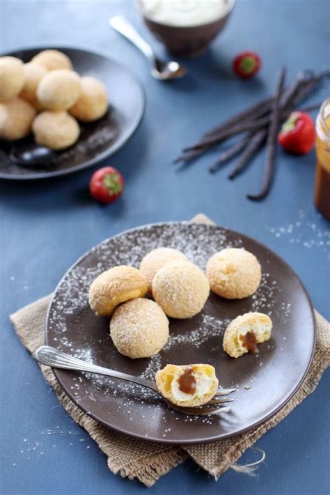 Choux au craquelin crème légère à la vanille et coeur caramel coulant