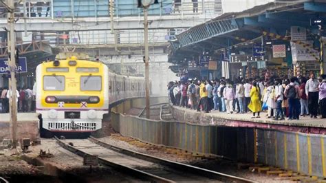 Mumbai Grp Launches Awareness Campaign For Women Travelling By Local Trains