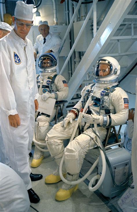 Gemini 11 crew, getting ready to board GT-11 spacecraft | Space suit ...