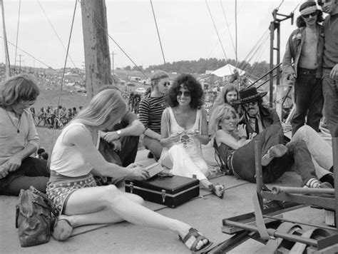 40 Rarely Seen Photographs Of Woodstock Page 4 Of 31 The Grizzled