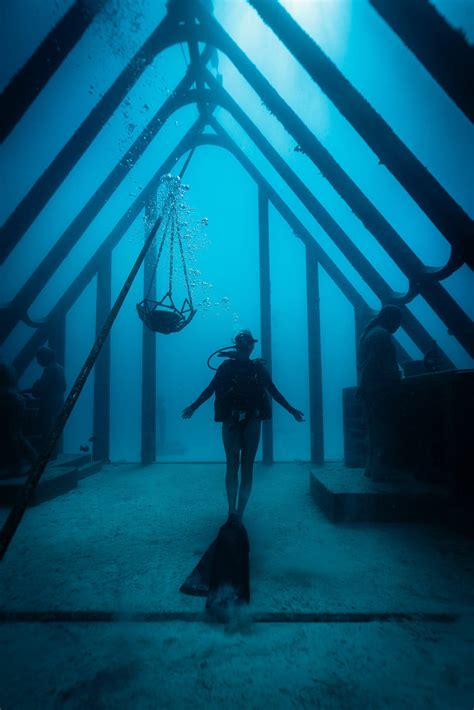 A Guide to Underwater Photography - 42West, Adorama Learning