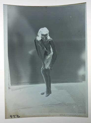 Ph Woman Nude Model Art Pin Up Risqu Vintage Snapshot Photo