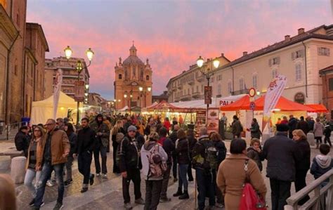 Fiera Di San Martino A Chieri Pala Bagnacaoda Cucina Tipica