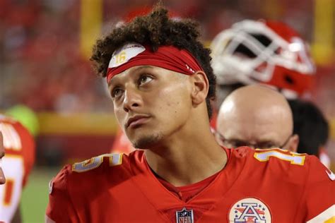 Patrick Mahomes Injured Wrist Nfl World Reacts The Spun