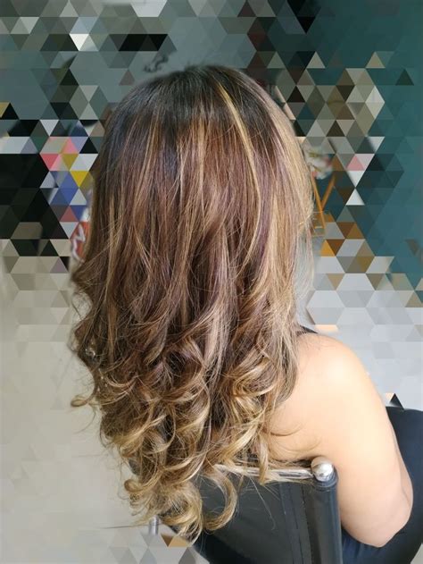 Cabello Suelto Con Ondas En Las Puntas