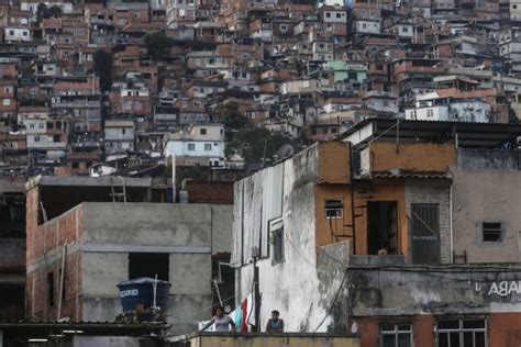 Programa Vai Reformar Casas Em Favelas Do Rio De Janeiro