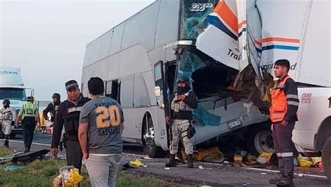 Trágico accidente en México Bus con 50 migrantes en su mayoría