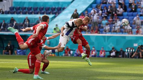 Euro 2020 Finlandia Rosja Piękny gol na wagę wygranej Zobacz skrót