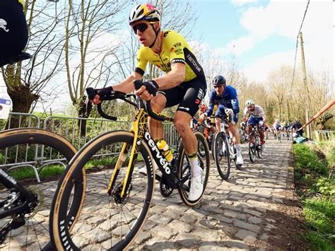 Giro D Italia Wout Van Aert Si Fa Km A Piedi A Una Settimana Dall