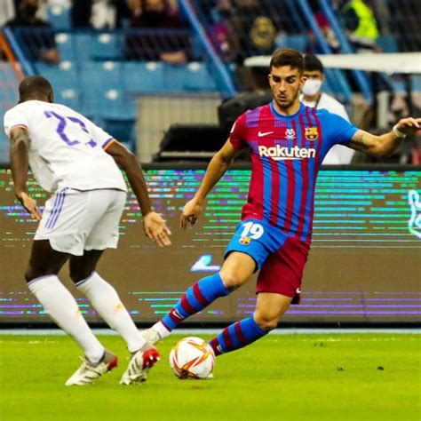 Ferran Torres desata una guerra fría en el Barça o le pagan lo mismo o