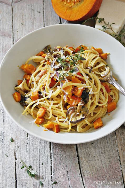 Petit Gâteau Spaghetti mit Kürbisragout Shiitake Pilze und Speck