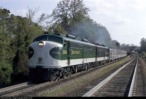 southern crescent   southern rail southern railways