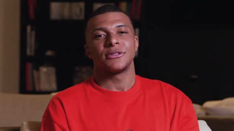 très ému Kylian Mbappé annonce officiellement son départ du PSG le