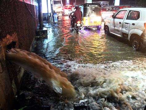 Hyderabad Rain Photos హైదరాబాద్‌లో ఈదురుగాలులతో కూడిన భారీవర్షం