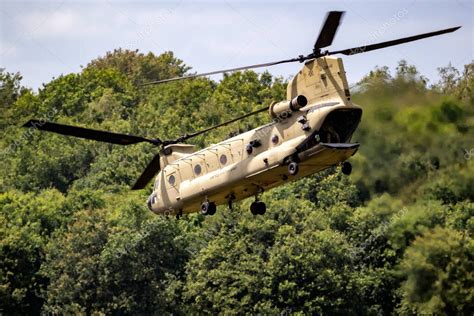 Us Army Boeing Ch F Helic Ptero De Transporte Chinook Saliendo De Una