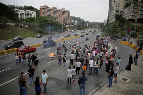 Quema De Judas En Venezuela Incendiaron Muñecos De Los Políticos Infobae