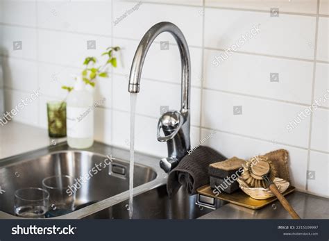 10156 Kitchen Sink Running Water Images Stock Photos And Vectors