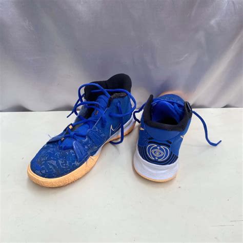 Nike Kyrie Size 7Y(s)