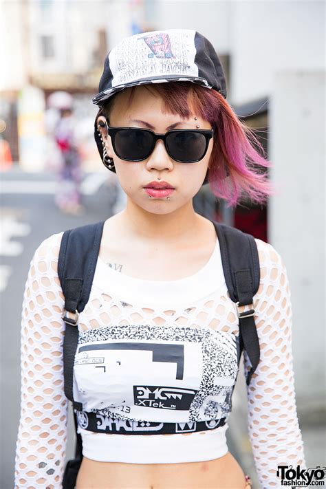 Harajuku Girl W Piercings Tattoos Pink Hair Dvmvge Bunkaya Zakkaten And Yru Tokyo Fashion