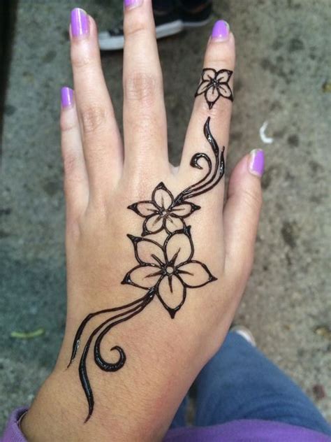 Check Out These Cool Art Works Simple Henna Tattoo Small Henna