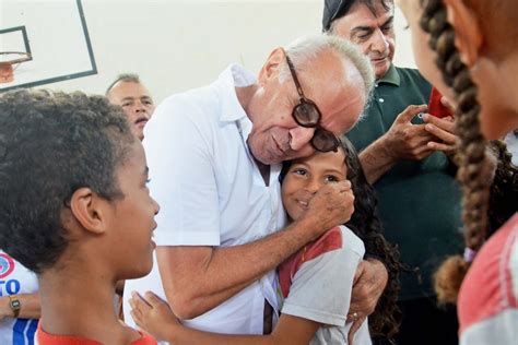 Cícero Lucena autoriza obras de reconstrução na Escola Olívio Ribeiro