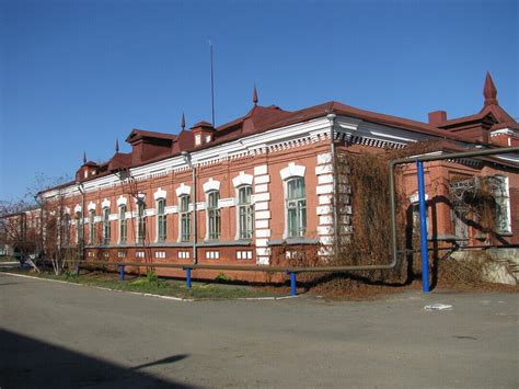 Здание больницы, Саратовская область, г. Петровск, ул. Красноармейская, 14