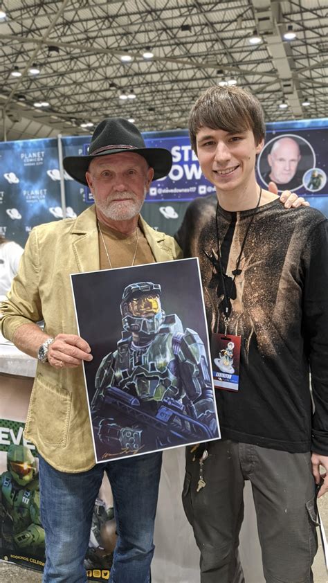 got to meet Master Chief and give him a print of my painting! 😁 : halo