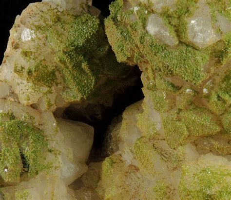 Photographs Of Mineral No Pyromorphite On Quartz From