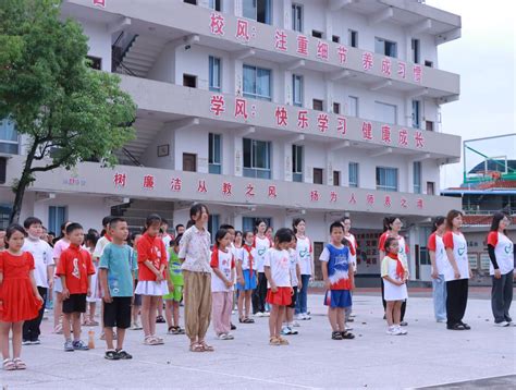 冉冉国旗升，涓涓爱国情：吉首大学“文传青年” 社会实践团在河溪小学的开学第一课 吉首大学先锋网