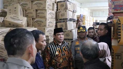 Foto Ribuan Dus Minyakita Di Gudang Toko Weleri Kendal Dijual Di Atas Het