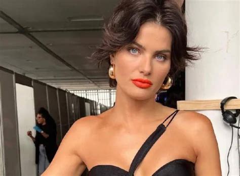 Isabeli Fontana relembra pressão para não ter filho no auge da carreira