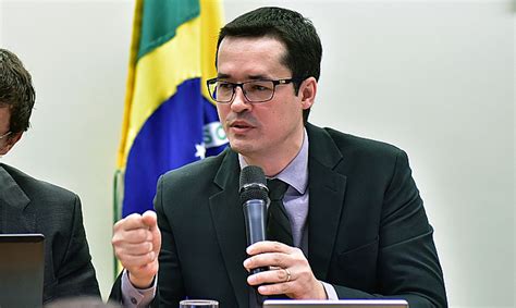 Deltan Dallagnol que atuou como chefe da Operação Lava Jato anuncia