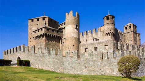 Italy is giving away 100 castles and mansions for free and you too can ...