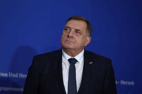 Dodik Se Vratio U Bih Pa Se Kratko Oglasio Stigao Sam Kući U Selo Svoje