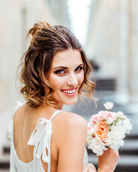 8 Superbes Idées De Coiffure De Mariage Pour Cheveux Courts Mariage Zenidees