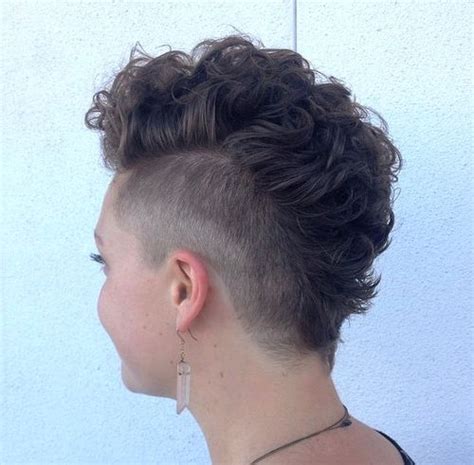 25 Exquisite Curly Mohawk Hairstyles For Girls And Women