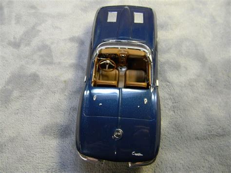 Scale Revell Corvette Convertible Blue Snaptite Model Car