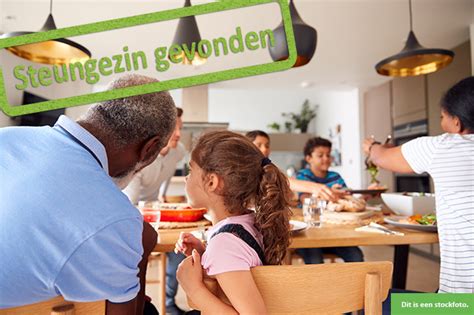 Gezellig Samen Eten Kletsen En Spelen Buurtgezinnen