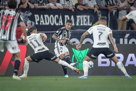 Atua Es Do Atl Tico Contra O Corinthians Paulinho Brilha Sempre