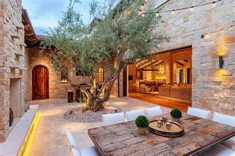 25 Stunning Outdoor Living Spaces