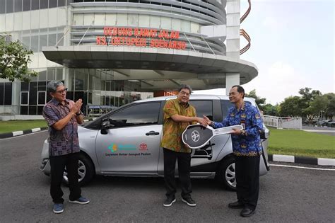 Toyota Indonesia Serahkan Secara Resmi Sienta Welcab Untuk RS Ortopedi