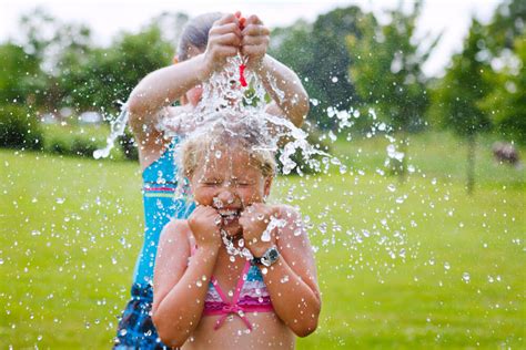 20 Brincadeiras Refrescantes Para Um Dia Quente Tempojunto Explore O