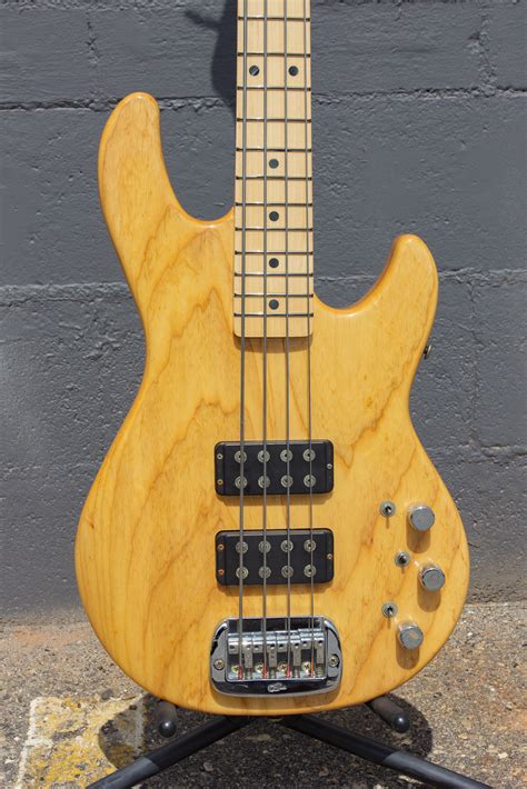 2006 G And L L 2000 Natural Ash Bass Guitar Jim Fielder Owned The Guitar Trader