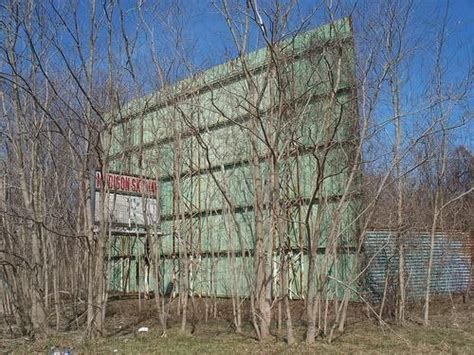 The Faded Glory Of America S Abandoned Drive Ins Drive In Movie