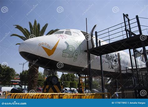 En Las Calles De La Ciudad De México El Reciclaje De Un Avión Ahora