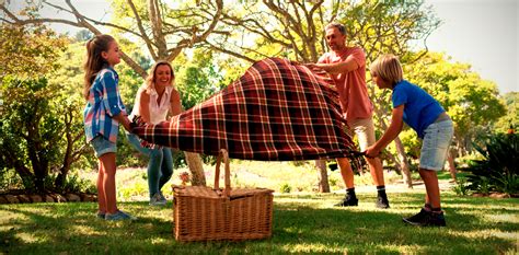 Ultimate Picnic Blanket Guide For Eating Al fresco 2024