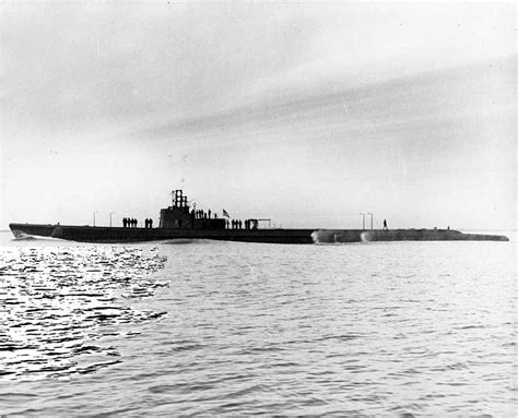 Jack And Jane Leddy Uss Peto First Submarine Built By The Us