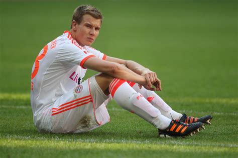 Holger Badstuber injury: Bayern Munich defender injures leg against ...