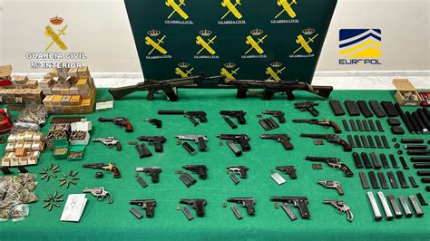 La Guardia Civil incauta más de 80 armas de fuego de guerra y de