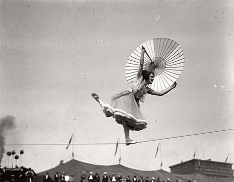 Amazing Vintage Photographs Capture Daily Life Of Circus Performers Of